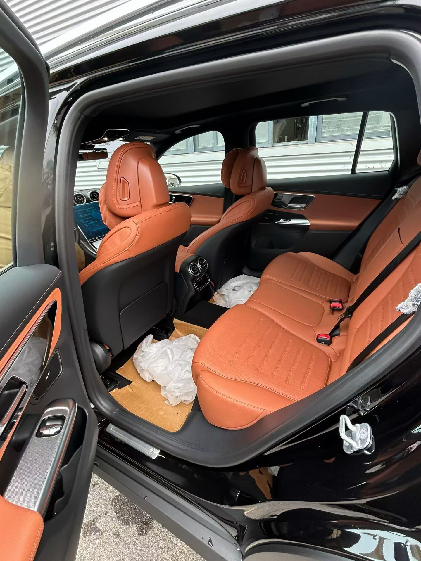 继续交付…紧赶慢赶给湖南长沙的V+客户安排了一台GLC260经典，全款拿完补贴3