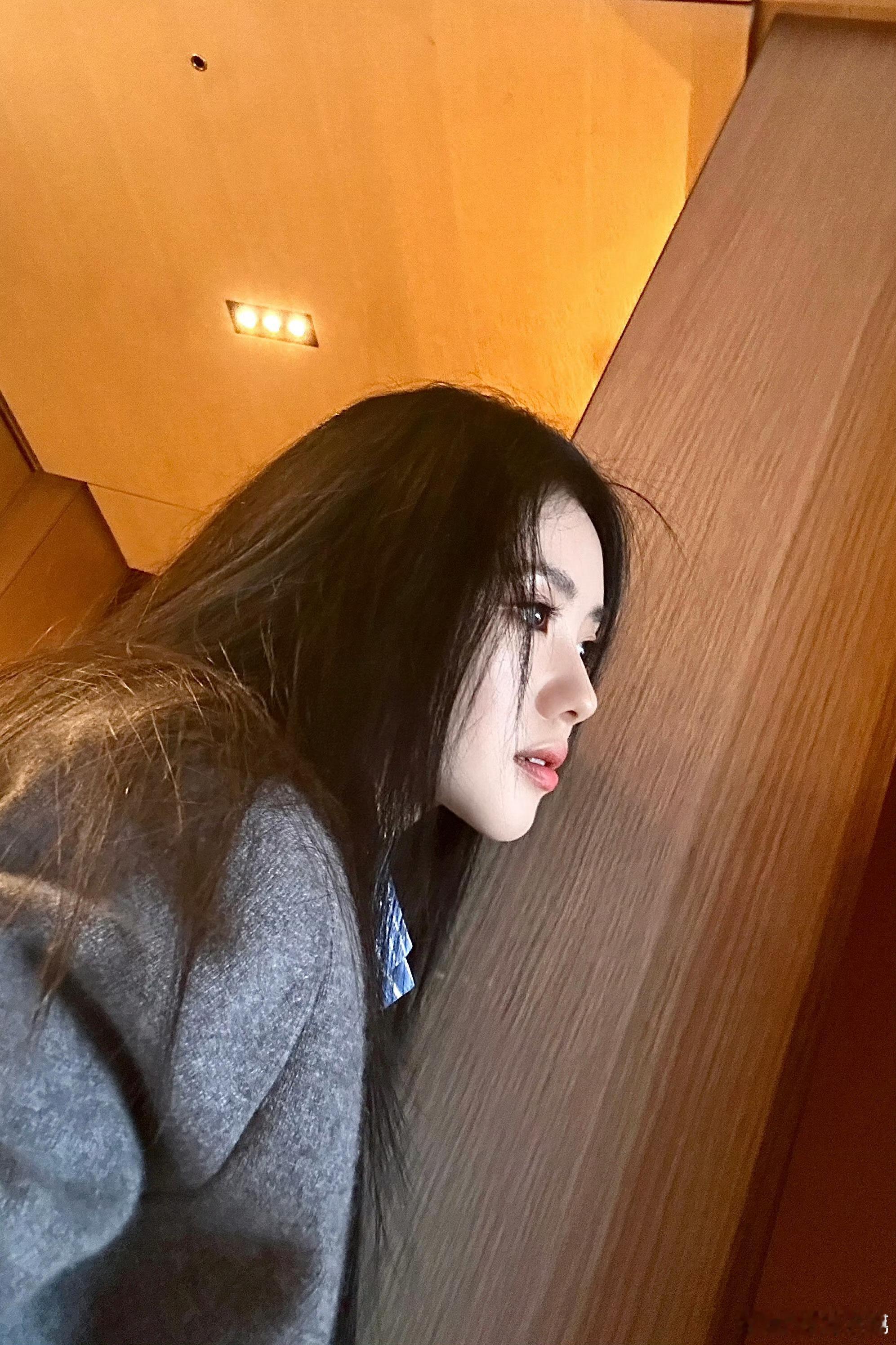 各种奇奇怪怪拍摄角度的刘浩存！这剥了皮的鸡蛋版的小脸蛋，好想上手摸一摸[doge
