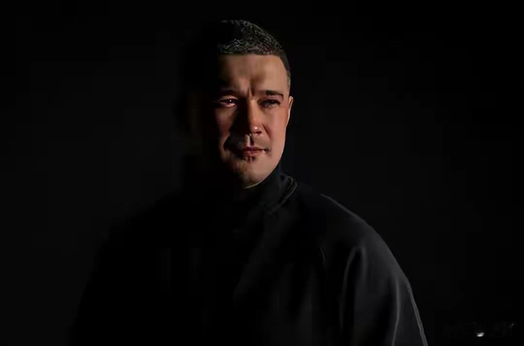 在“守住现有战线”和“重塑军队文化”之间，泽连斯基选择了前者！乌克兰35岁国防部