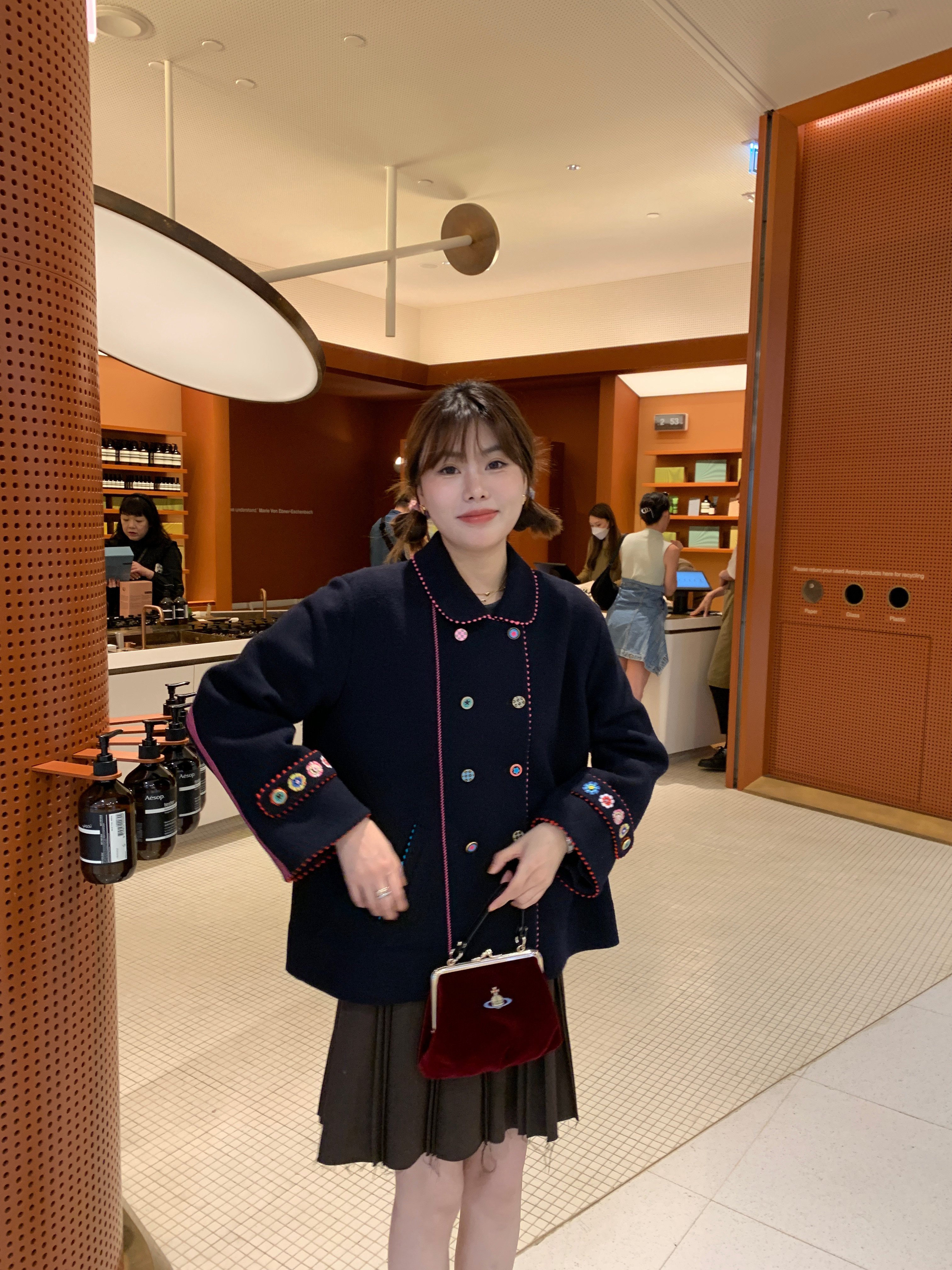 特别精美的一件全羊毛上衣 说好看都不足以形容它的美！收藏品质感 在我心中真的秒杀