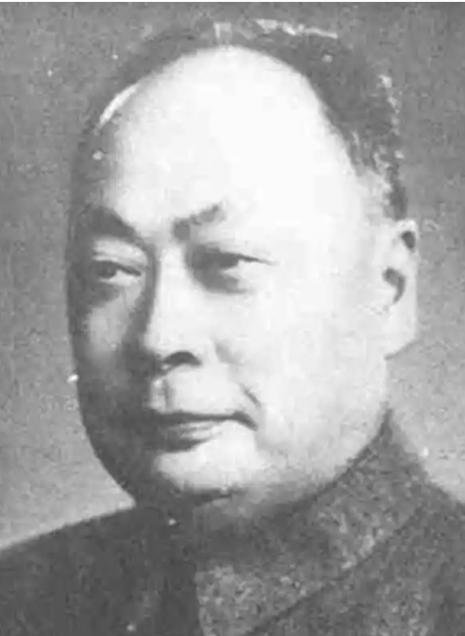 1949年，刚进北京开会的陈毅，二话不说把豪华大客房让了出去。

警卫员一听，直