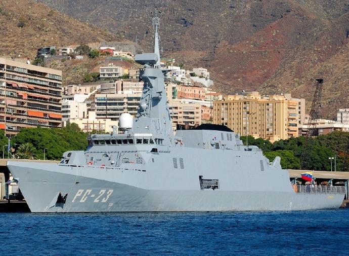 委内瑞拉致电北京后，派大批军舰出现护油轮出港，考验白宫的时候到了！

12月17