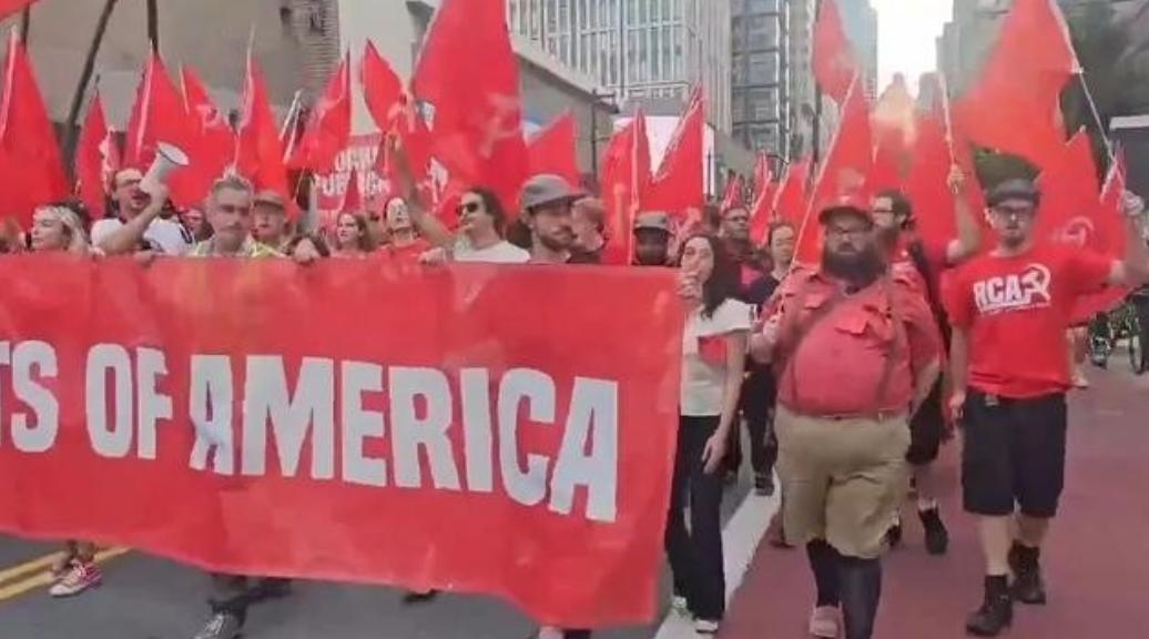 美国 1% 的人掌握 90% 的财富，为什么穷人不拿起枪闹革命？简单来说，美国那