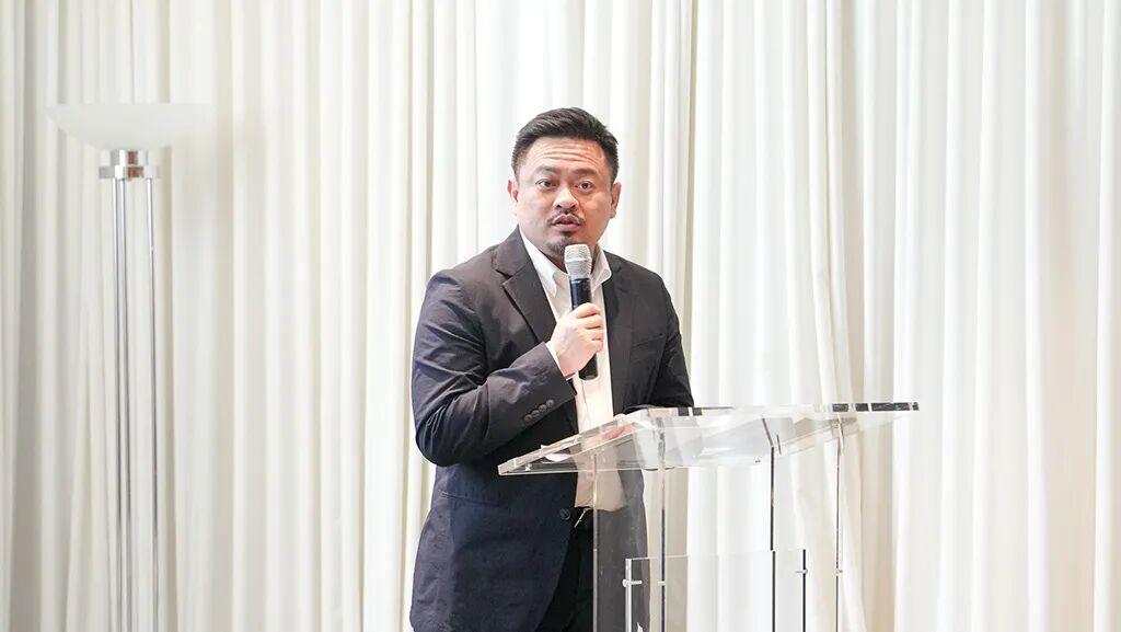 洪申翰来参会并不是大陆方面作出的什么特殊安排，更不是两岸关系出现重大转折的标志，