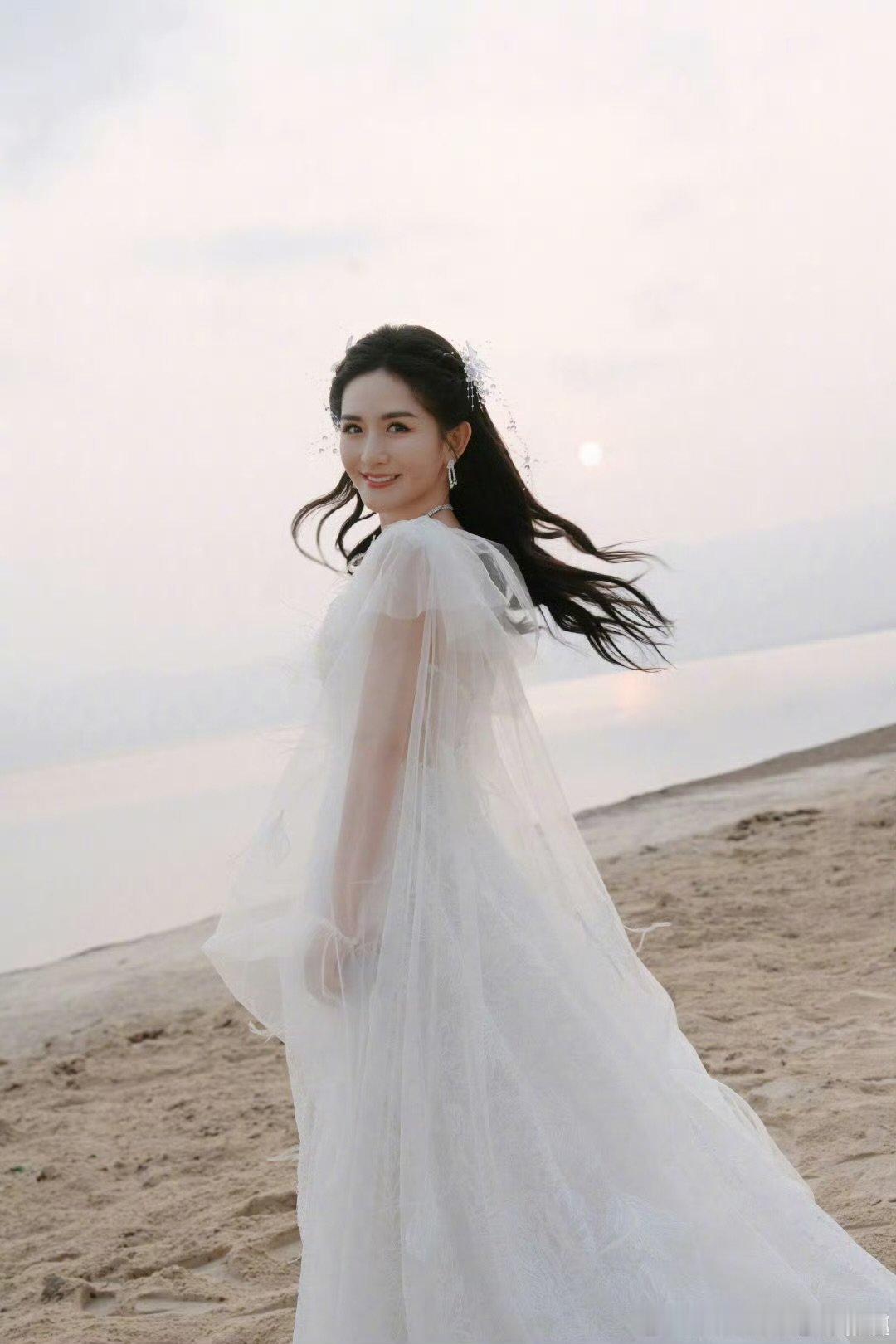 杨迪送谢娜美丽照片九宫格杨迪给谢娜送生日祝福   杨迪送谢娜美丽照片九宫格 ​​