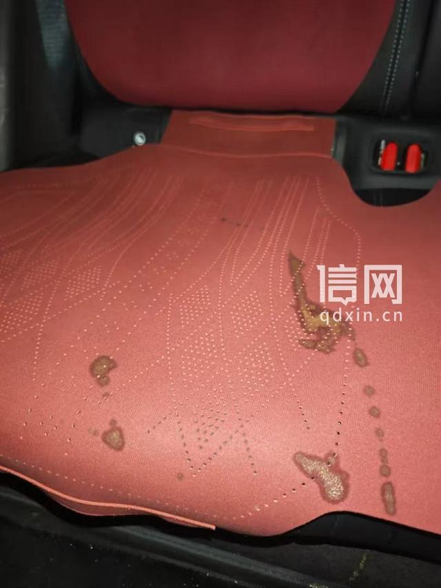 杭州网约车后座惊现“黄金”谜案！司机崩溃索赔，平台垫付237元清洁费，网友炸锅：