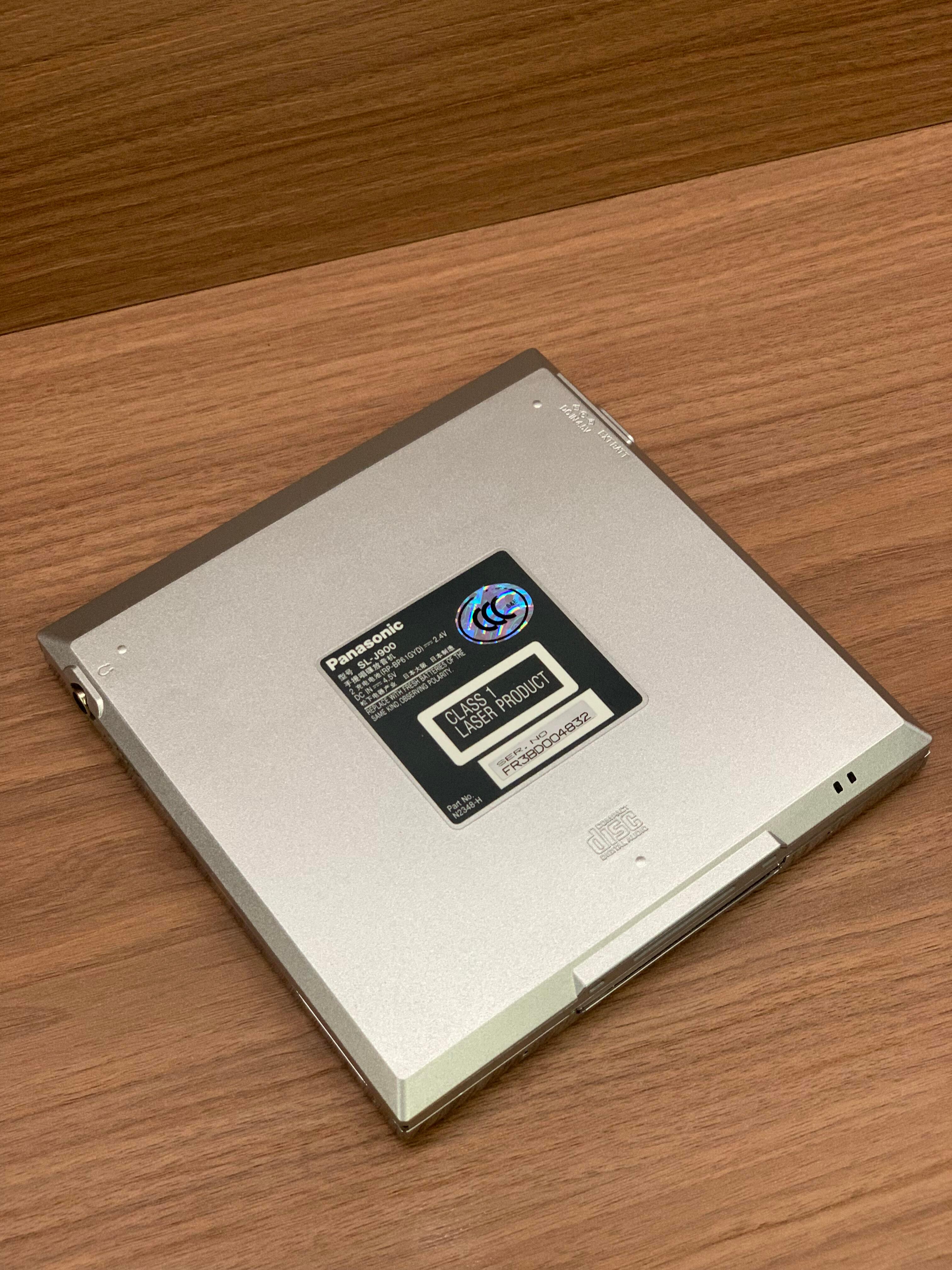 💿 松下 SL-J900✅ 优点📏 超越时代的设计美学——“能装进信封的CD