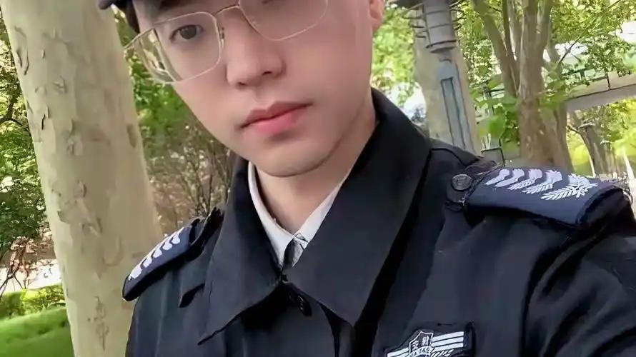 清华保安考研八年，今年终于上岸，他却说，有一天你可能还会看到我再回去当保安。
 