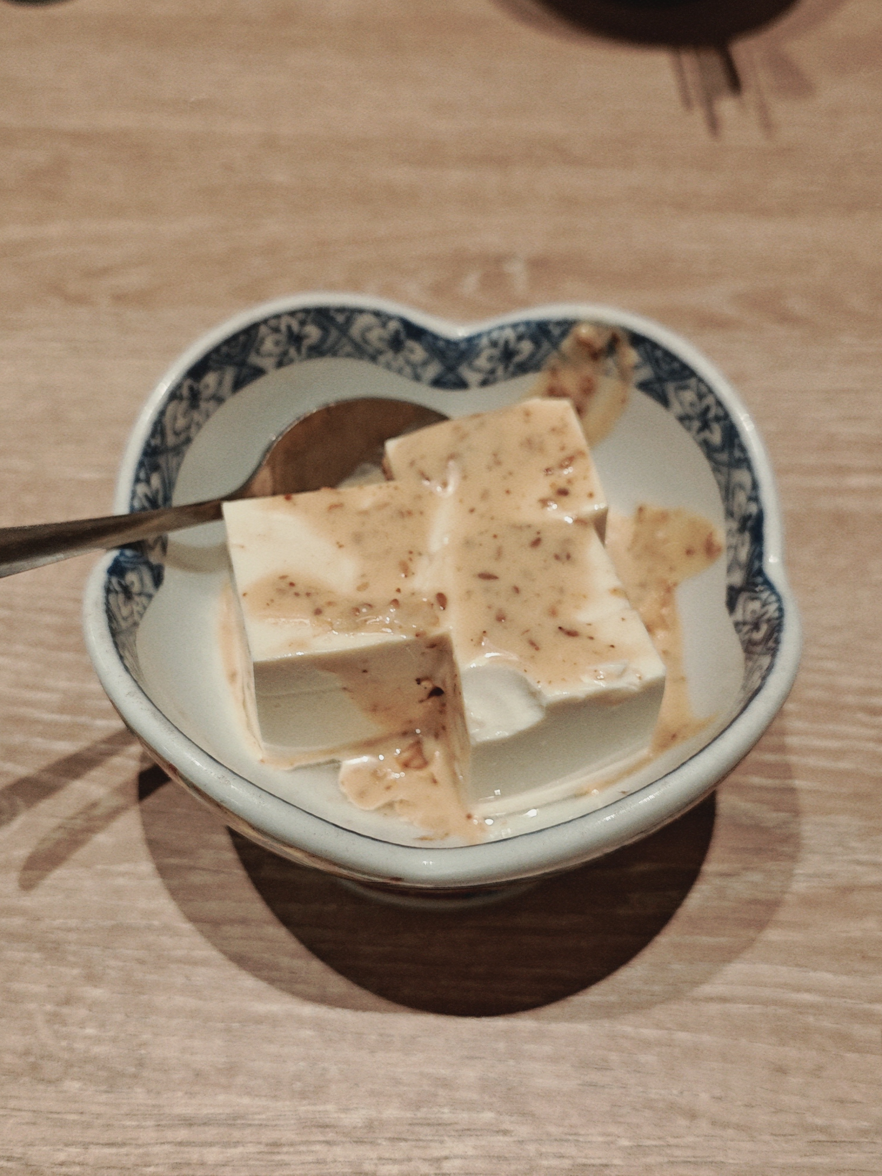 看到在现做乌冬就试了下，除了豆腐其他都很一般，还不便宜，乌冬面还是罗湖的内顺田是