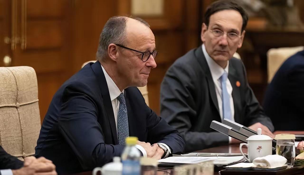 2月25日，默茨访华的第一天，就获得一笔“超级订单”，120架空客飞机，让默茨合