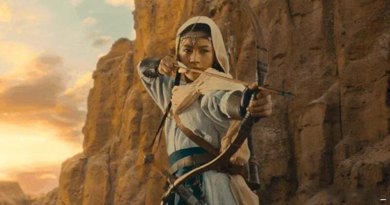 陈丽君卧鱼射 真戏曲武术融合陈丽君《镖人》卧鱼射箭帅炸了！戏曲功底融武打，柔身段