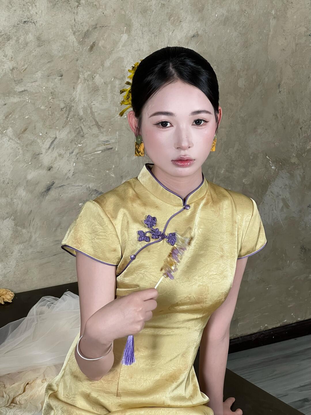 旗袍自带清冷感