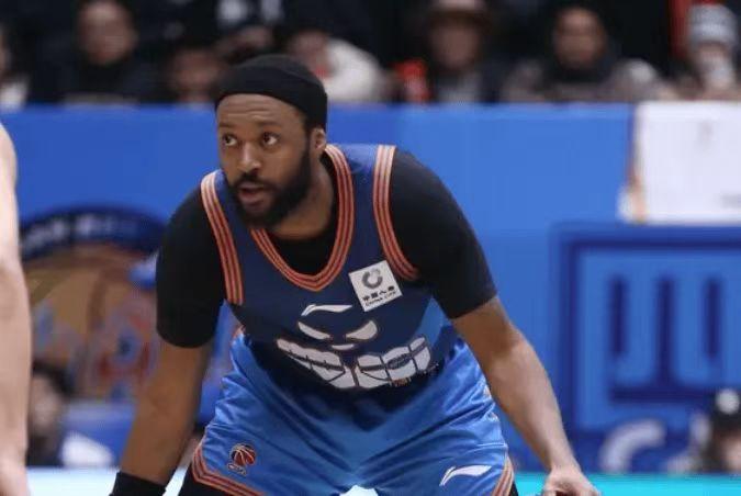 据某媒体人报道，四川男篮阵中仅有的两名外援均因为球队没有按合同规定时间支付工资而