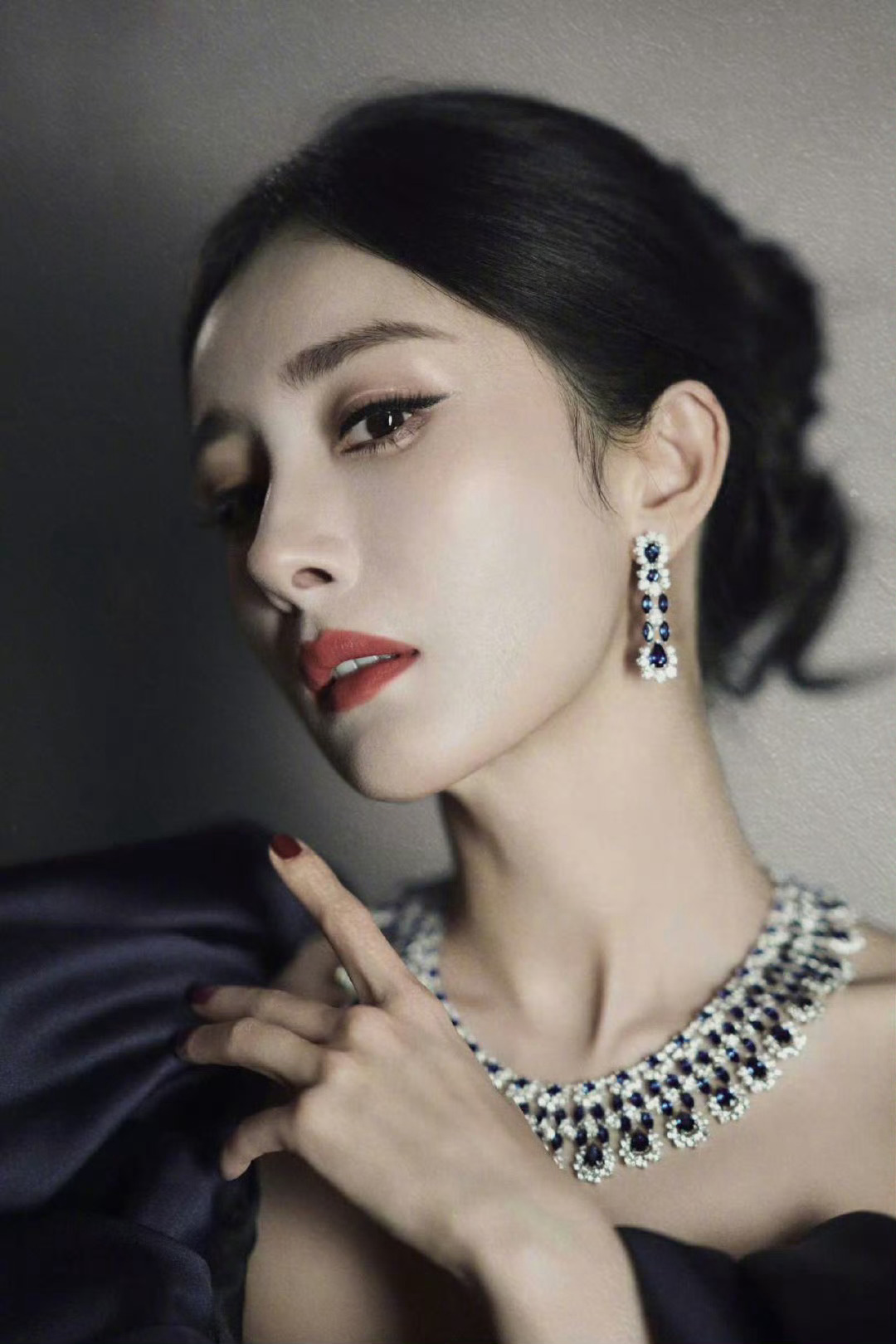 沈腾冲上去扶杨幂享界就这么会选品牌大使！！我幂神今年收获满满，不负众望拿下微博Q