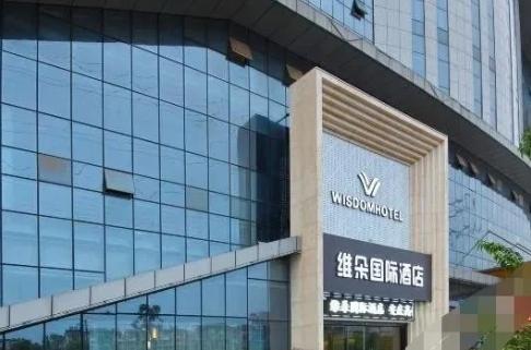 浙江绍兴，一男子去见异地恋女友，两人晚上花了289元住进一家城景大床房，退房后，