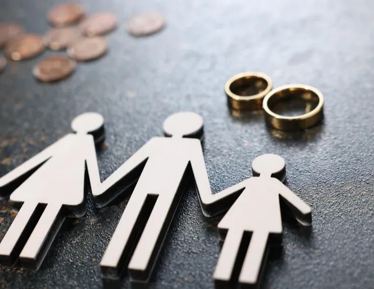 女儿随母生活39年后父亲起诉要赡养费 【夫妻离婚女儿随母生活，39年后父亲起诉患