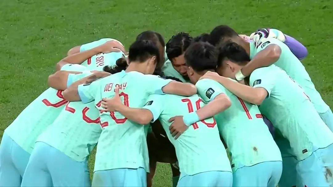 推倒重建！亚洲杯后，国足还剩这8人可用，其余都赶紧洗洗回家！其实王上源和刘洋不甚