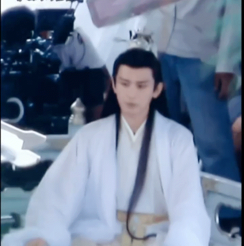 成毅脚骨折拍奔跑戏，这次真的疼痛共享了，对自己好点吧！