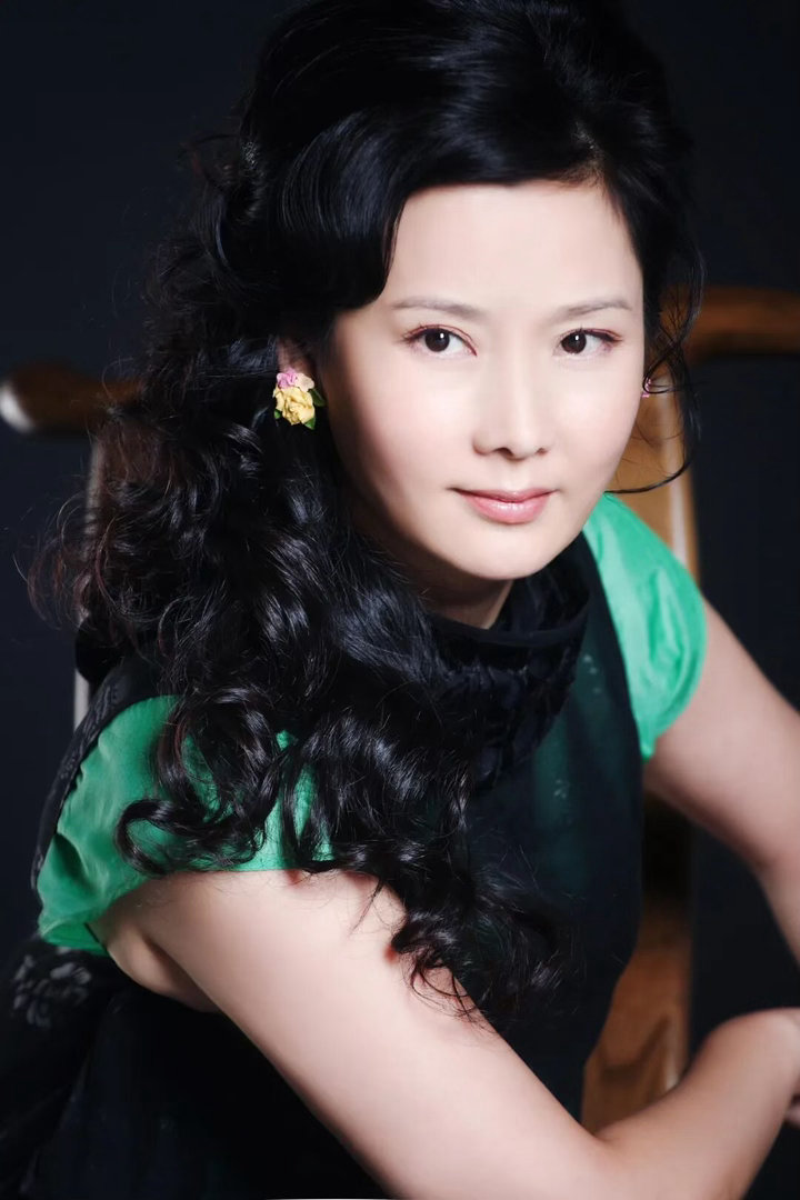 何赛飞首创嗲凶型监制无限超越班 这是什么新监制！何赛飞说要温柔细腻，转头就被问“