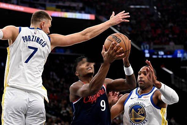 马瑟林在加盟快船后的三分命中率只有20.7%，到了这场附加赛，他三分线外6中5，