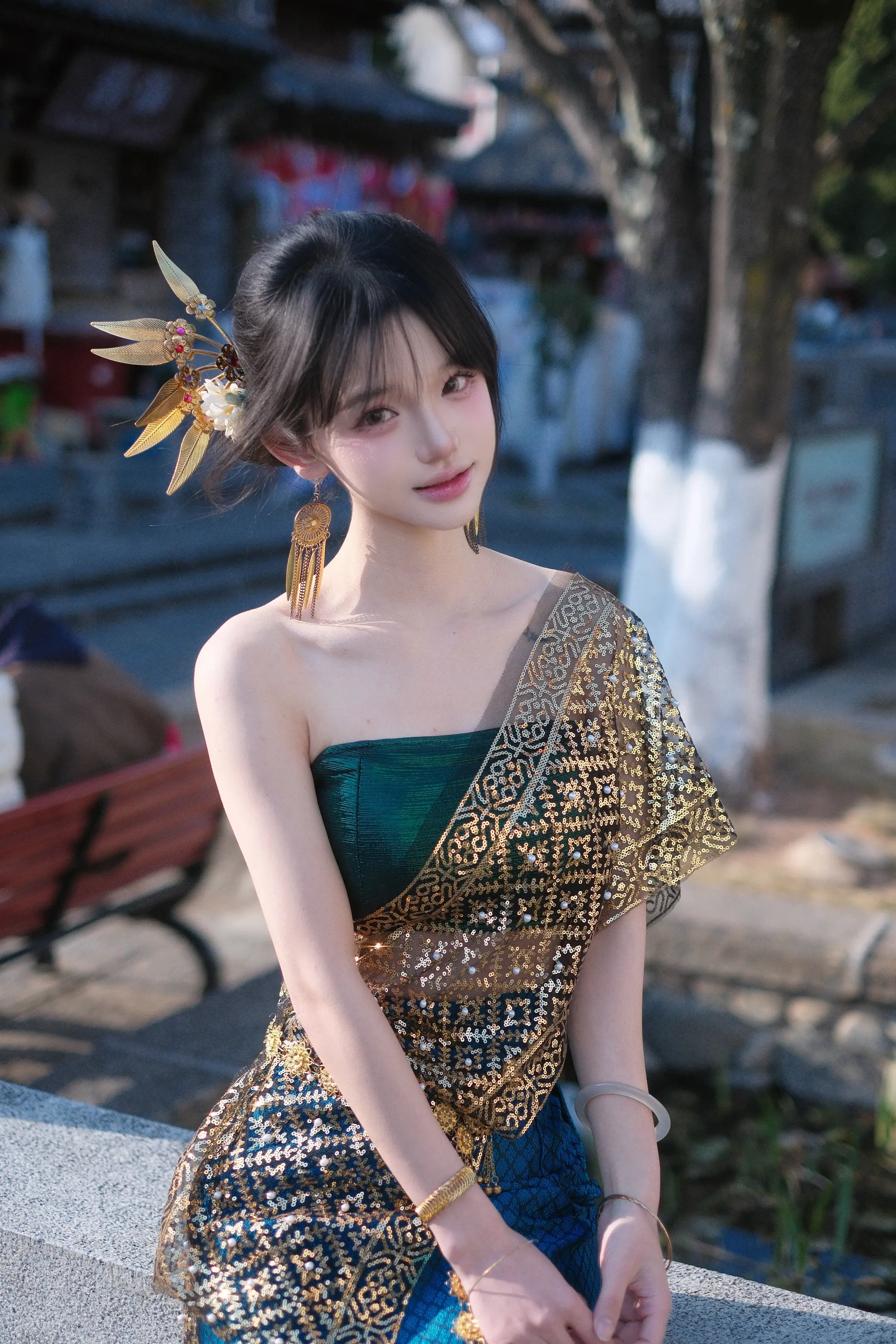 可怜落花扣玉枕，拂袖人还昏睡。