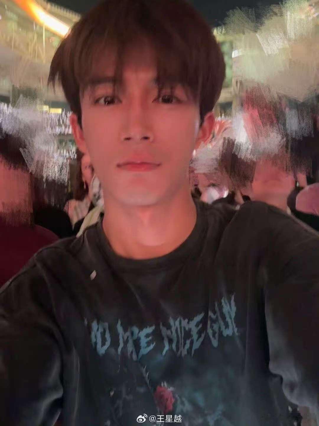 王星越告别九月王星越九月plog王星越九月plog，告别九月，[晕][晕] ​​