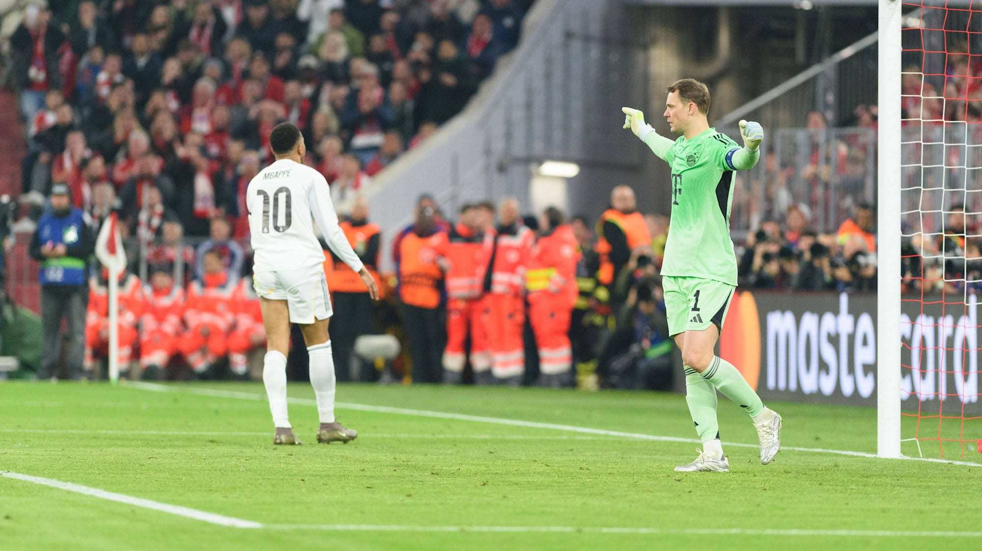 皇马，臭不要脸的俱乐部，滚N M的！！！拜仁4比3皇马欧冠联赛