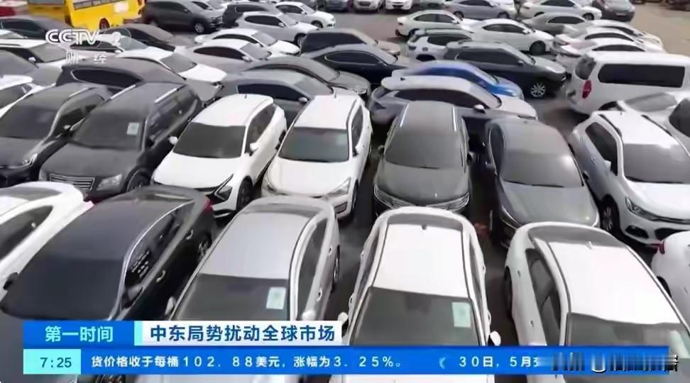 说实话，看到最近这油价，我心里只有一个想法：这世界，真被分成了两种活法。

一种