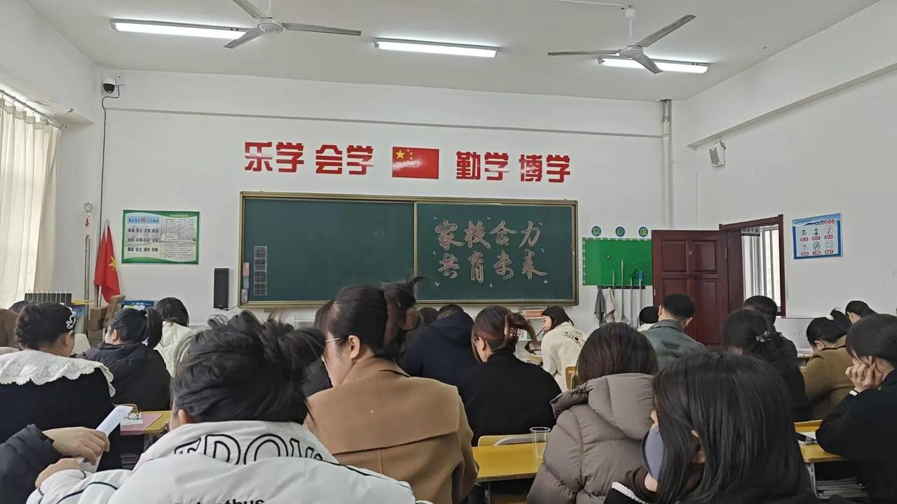 前几天小区晚辈说，大爷，这个星期天你替二宝开个家长会。我说，好的好的。
昨天，晚