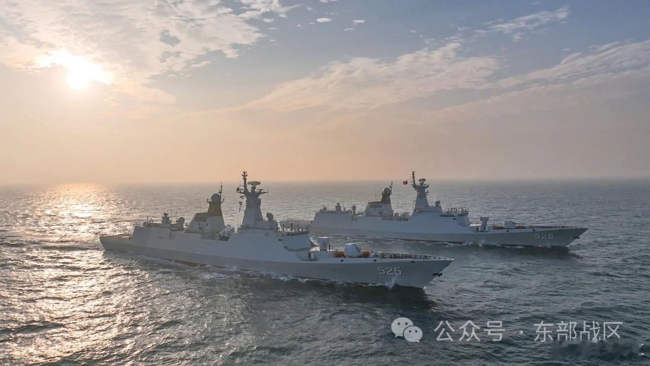 东海舰队某护卫舰支队的525/526舰 ​​​