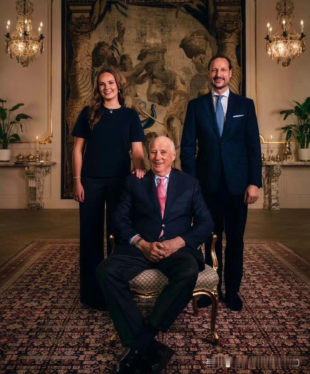 祝贺哈拉尔国王89岁生日快乐！难为国王了还不能退休，这把年纪还在奔波，可惜儿子儿