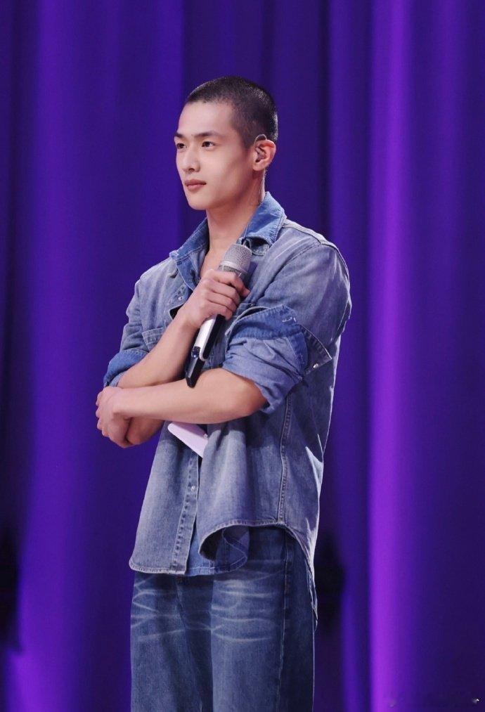 以为阿云嘎郑云龙要收徒了声鸣远扬刷到阿云嘎郑云龙要收徒的消息，瞬间激动到不行！两