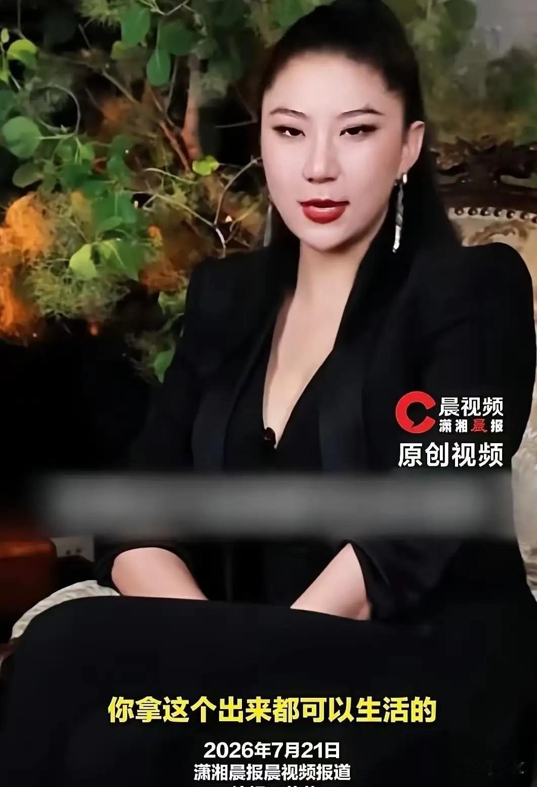 谢贤离世后，一段潇湘晨报《晨视频》对Coco的专访内容刷屏全网。众人热议他上亿遗
