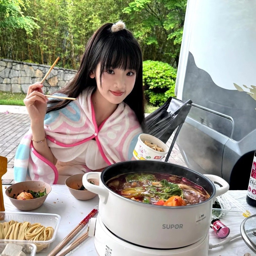 张淼怡 🍬张淼怡黎明前他会归来 🍬张淼怡贝瑶你眼中有星海浩渺，山河千里。而我