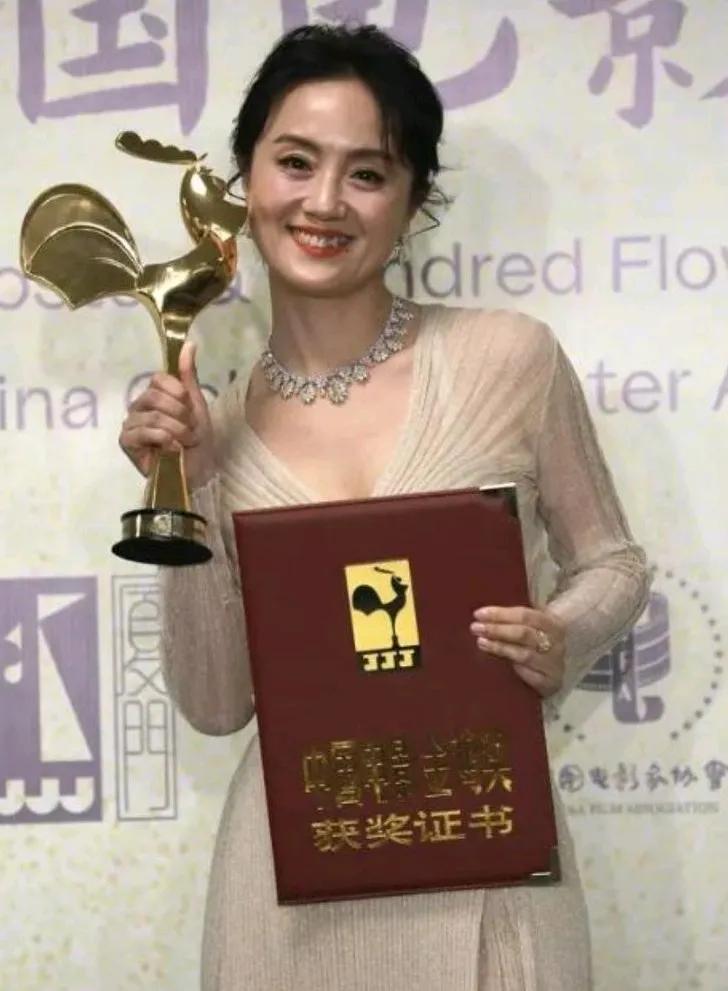 凋谢的生命之花
5月1日，朱媛媛新戏《造城者》杀青。5月17日，与癌症抗争五年的
