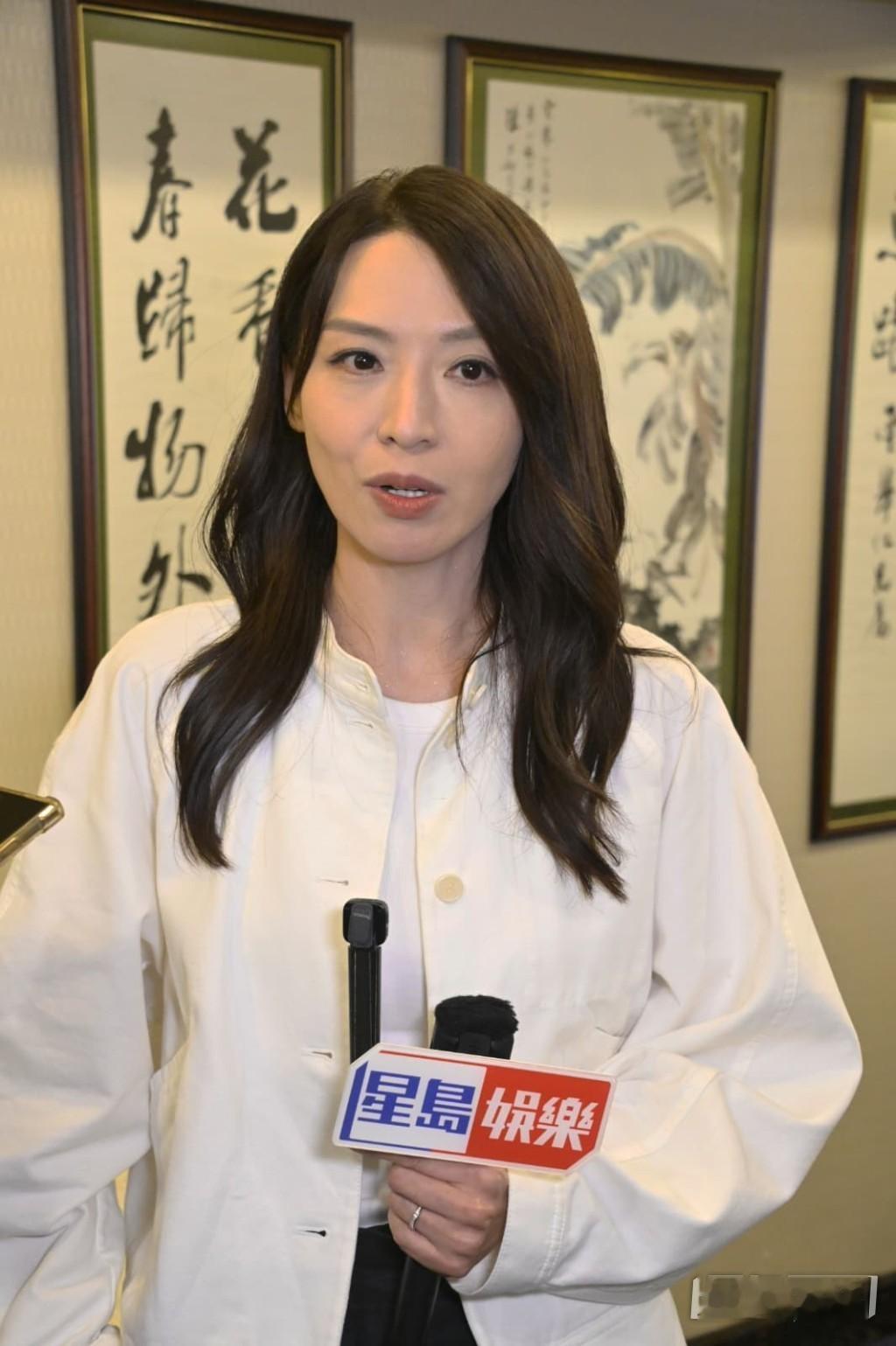 朱晨丽离巢，陈炜表示很早便知道对方的工作安排所以没有担心，因为对方年轻貌美是个好