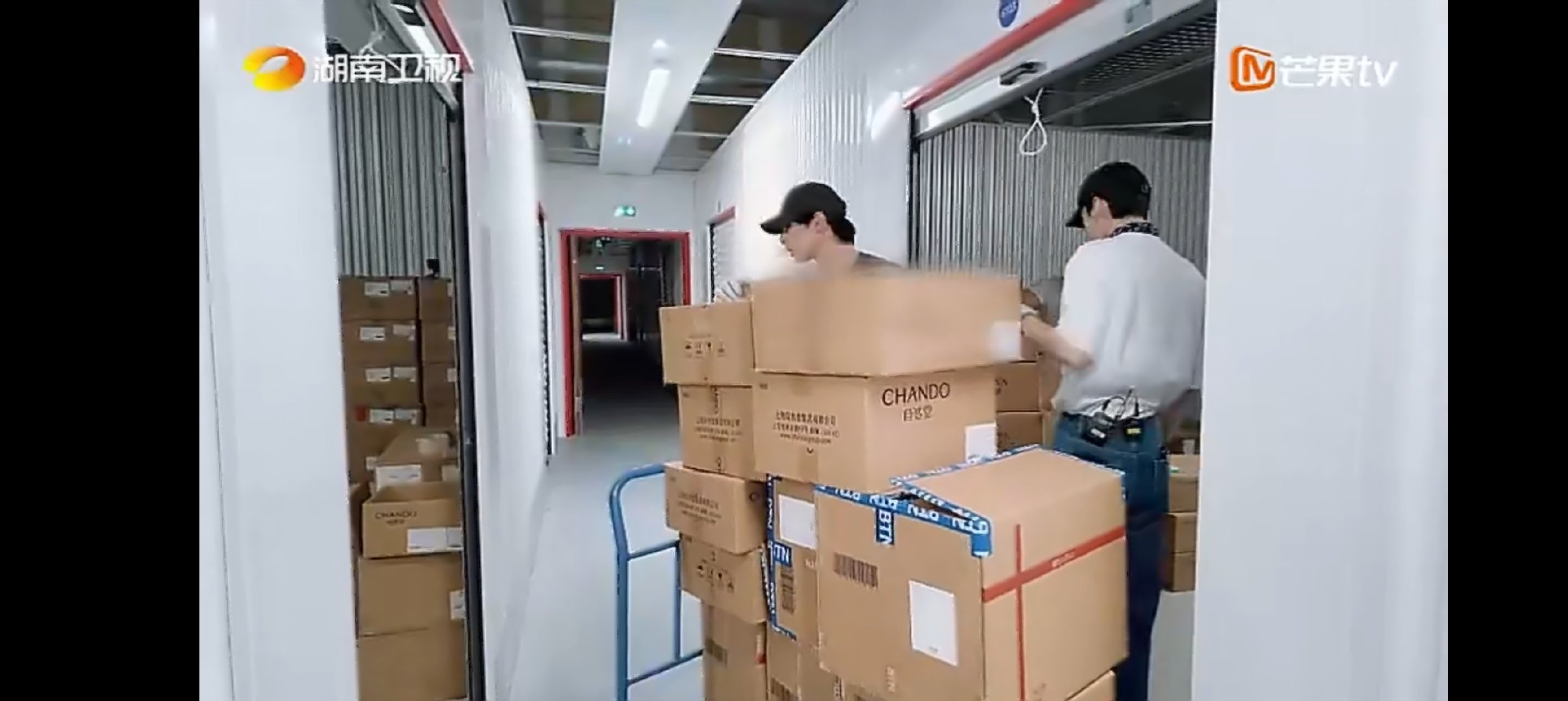 《巴黎合伙人》里没有一个人偷懒，全是埋头干活的实干家，这敬业精神太赞了！巴黎合伙