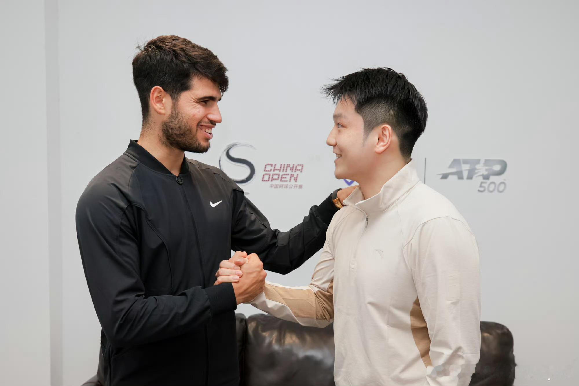 Tennis 🤝 Table Tennis资深网球迷小胖与资深皇马球迷的重聚，