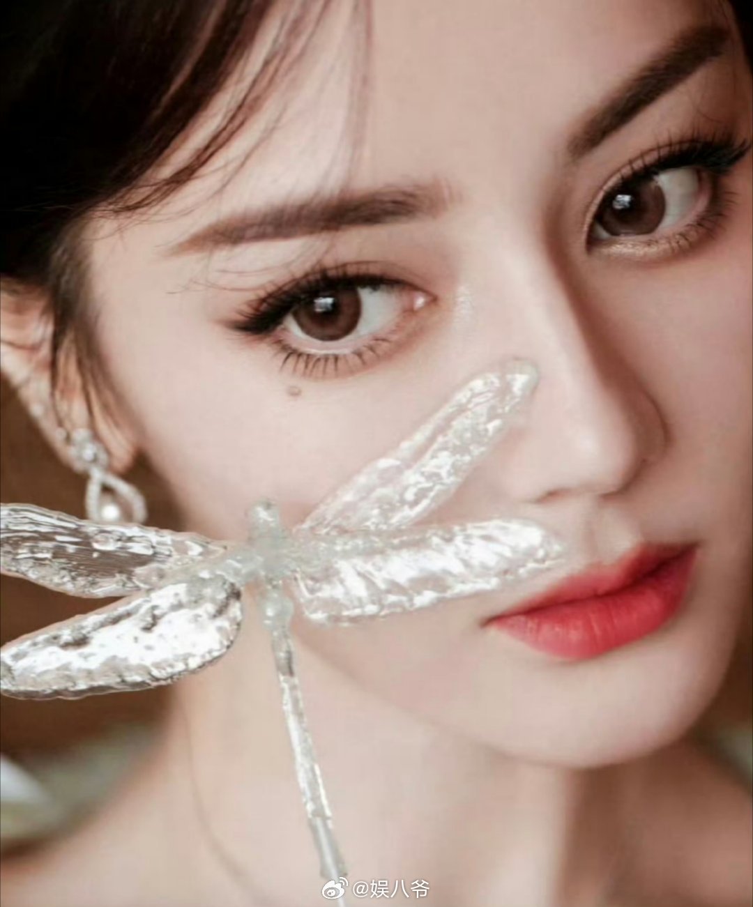 热巴脸链迪丽热巴的美貌就是最大的底气，各种造型都可以完美消化 