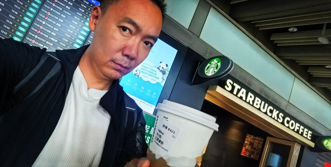 落地调查，星巴克降价貌似降了一点点，日常口粮的话，瑞幸咖啡 其实也没问题[挖鼻]