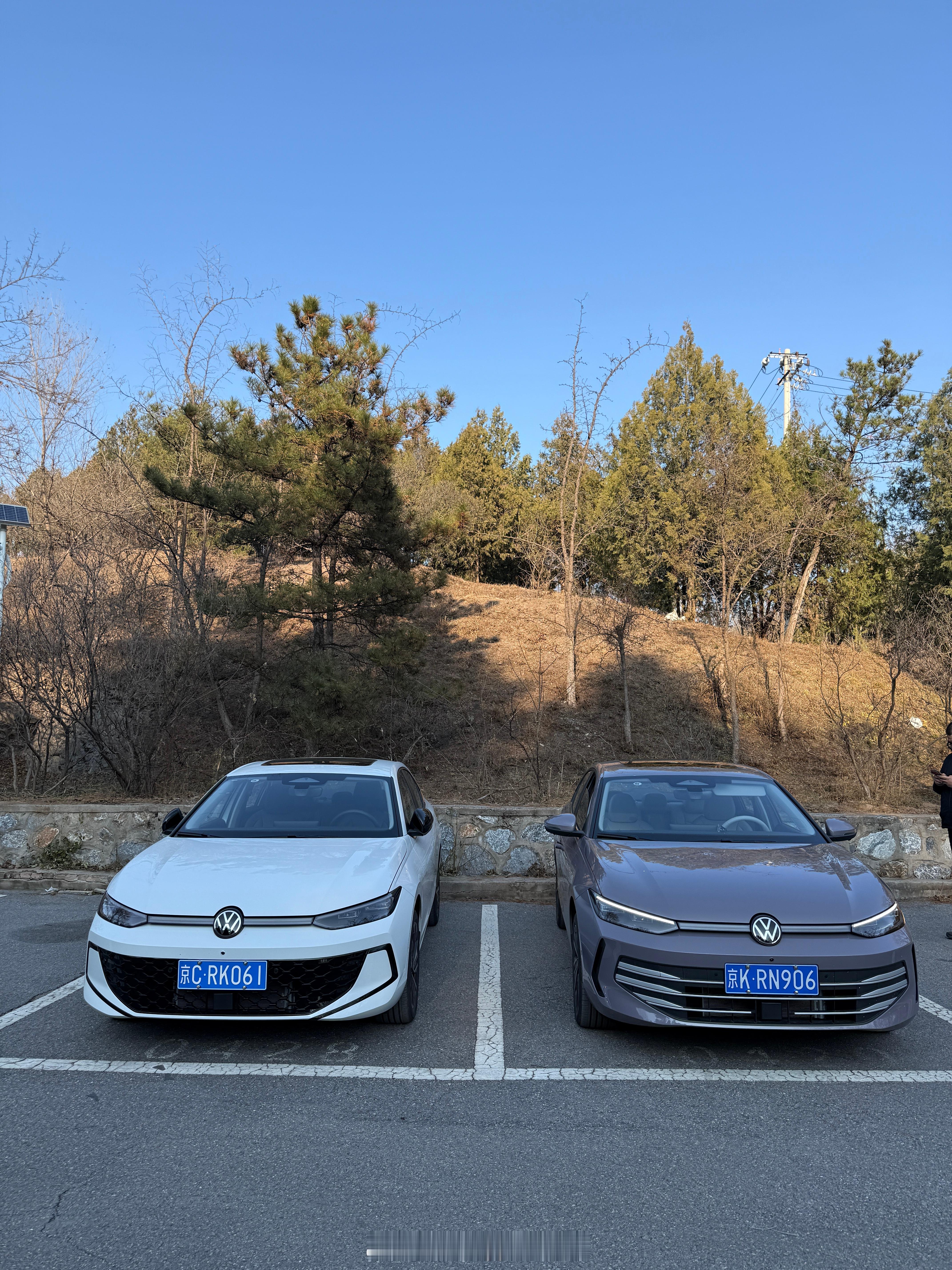 开上了全新朗逸pro 刚上市的 8万多块钱起 这个窗户调节和后视镜按钮真熟悉啊 