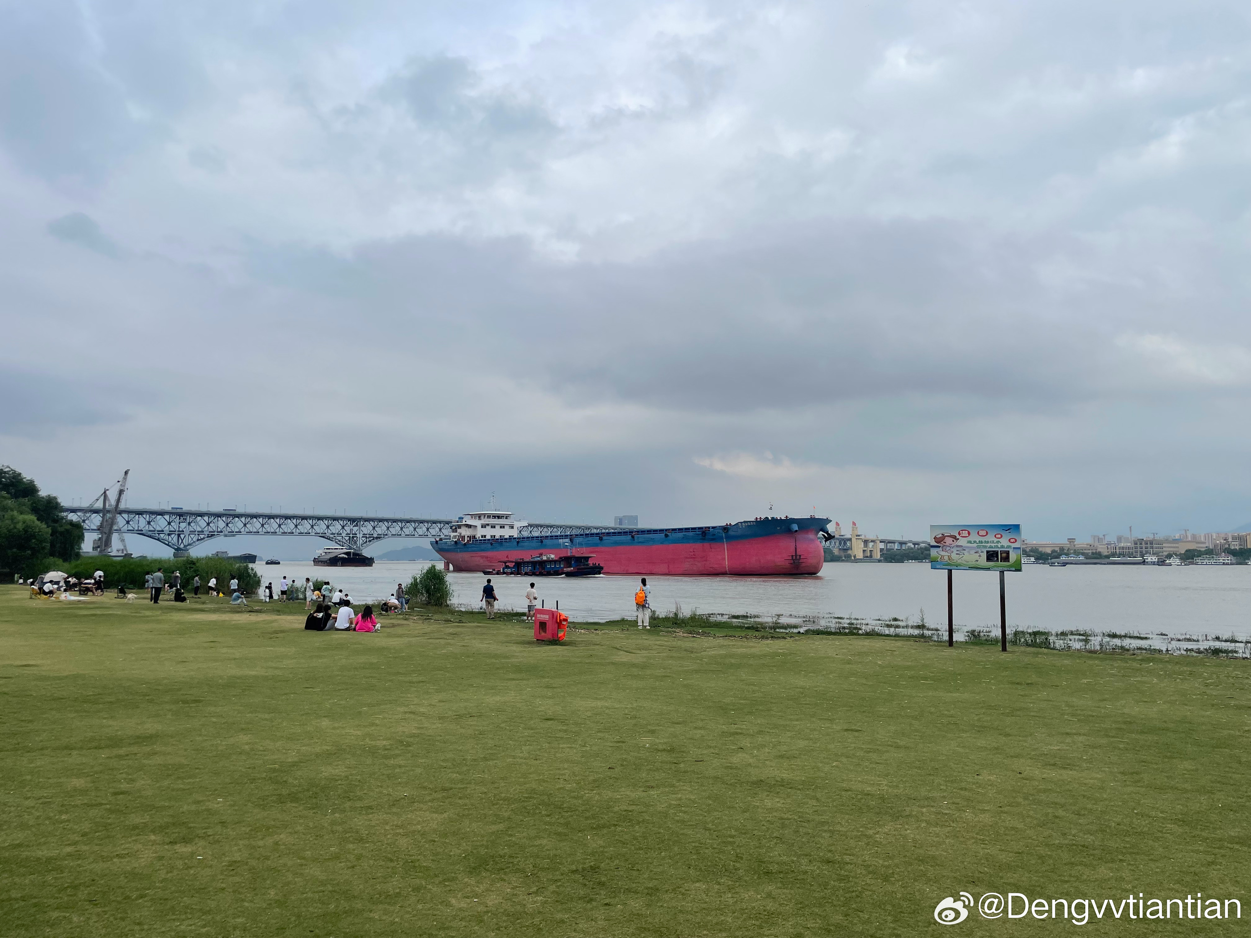 生活手记不下雨的天气，来江北吹吹江风，挺凉快的