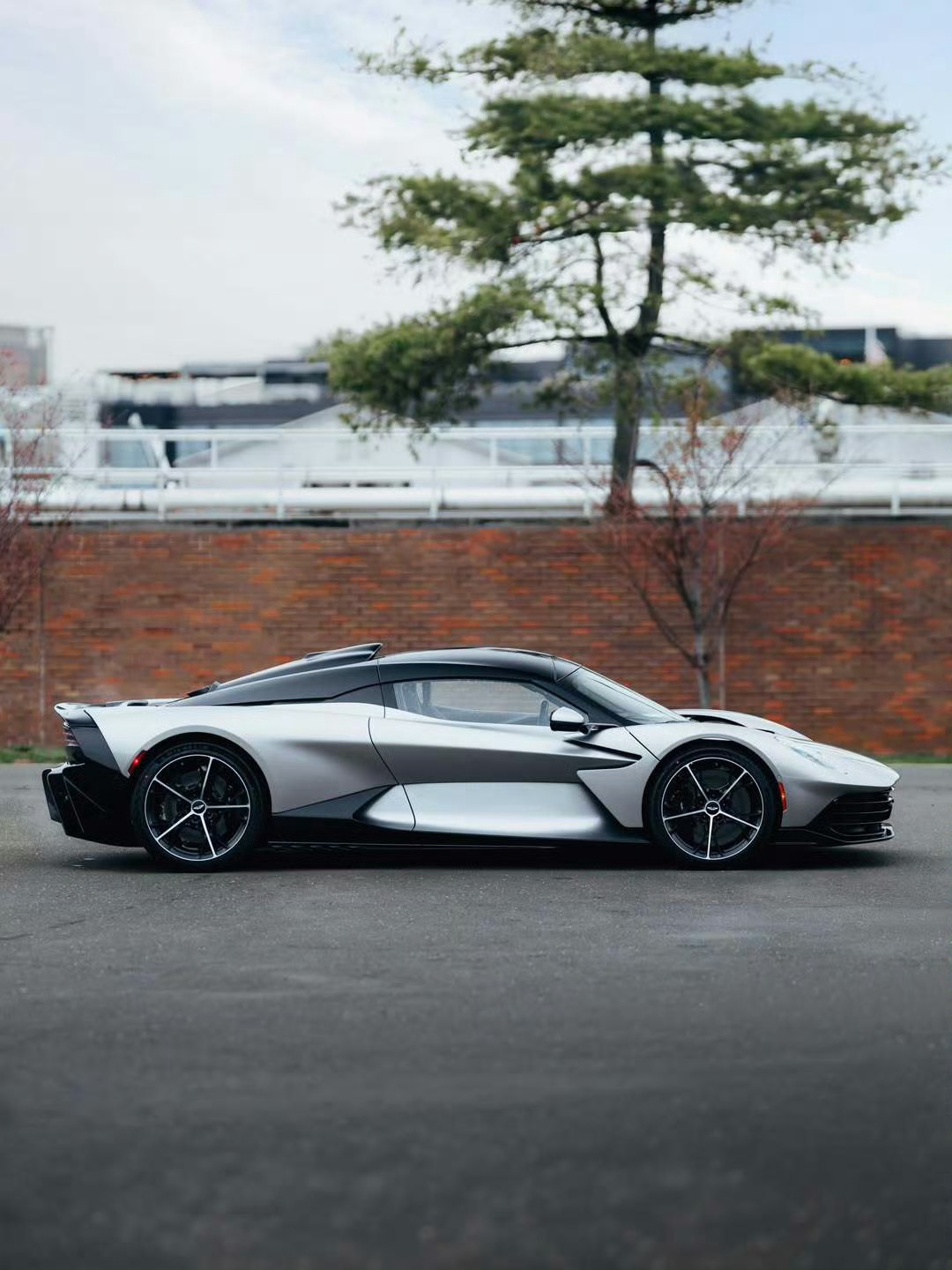 阿斯顿·马丁 Valhalla 