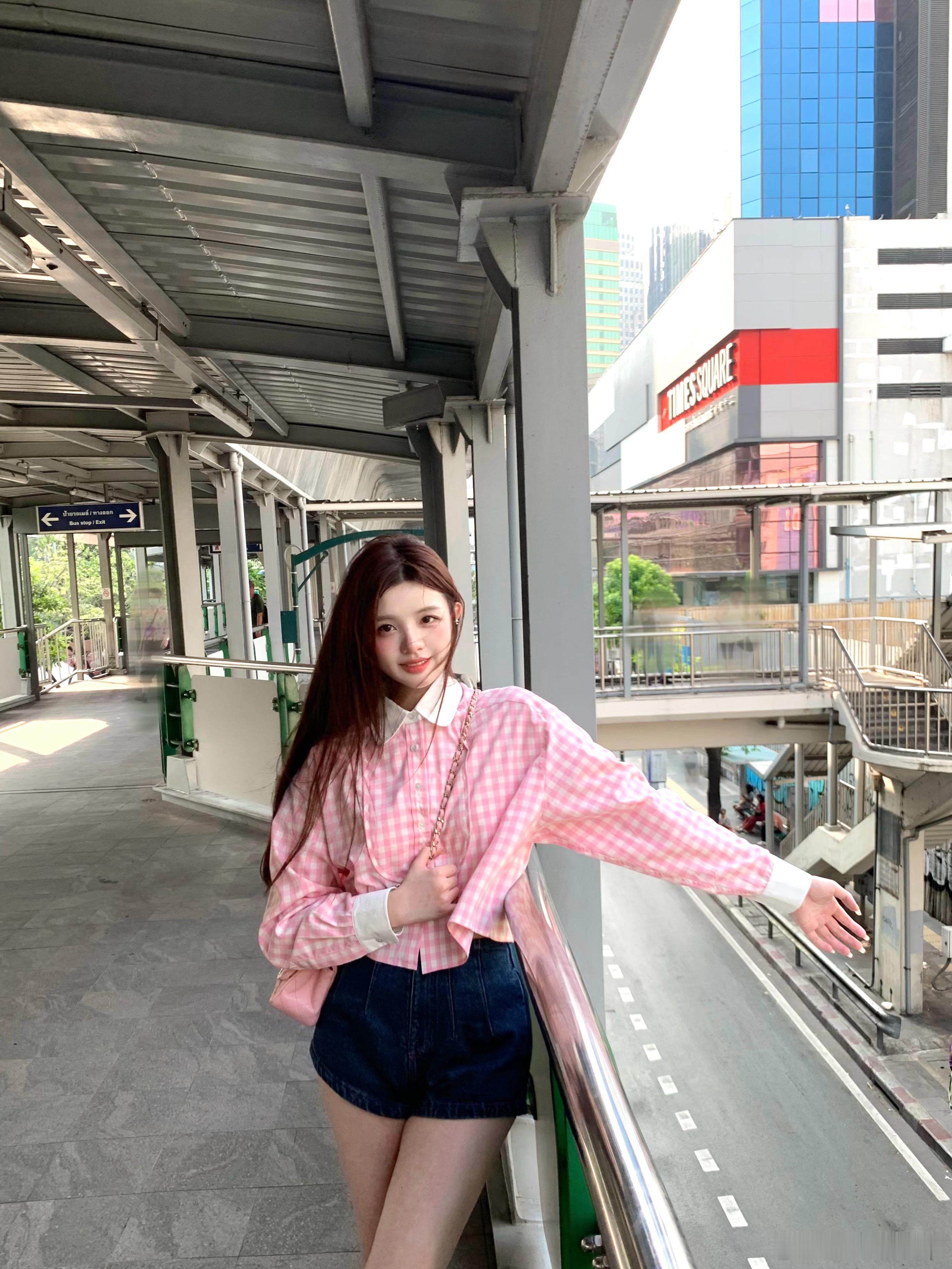 - Still the loveliest month,🩵🐚（ 没有在偷偷幸