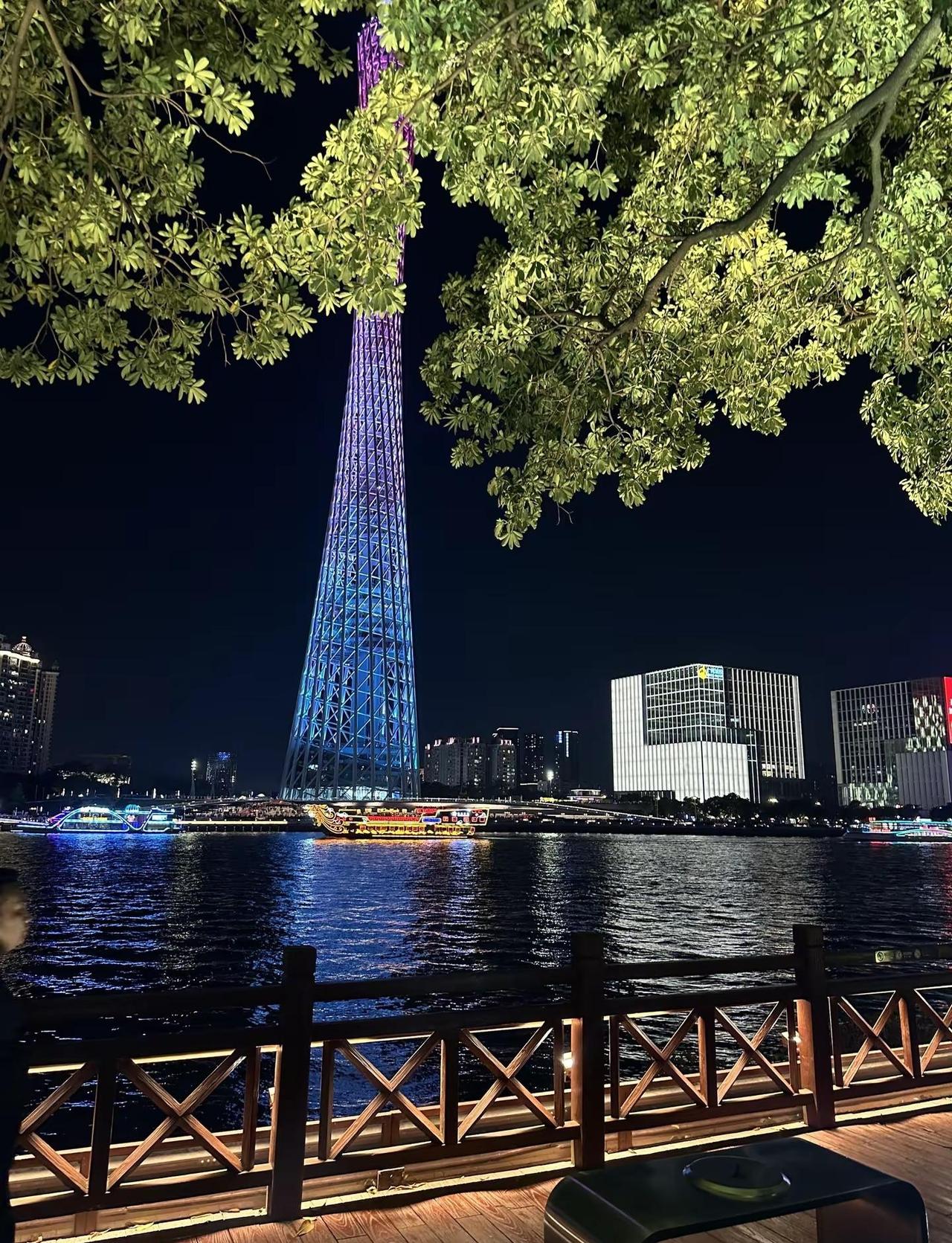 广州的夜很美，可惜少了一个你。广州塔的浪漫 广州塔夜色🌃 珠江夜游