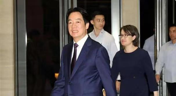 这个说法很有现实意味。
过去，某些外部势力打着所谓 “抗中” 旗号，借机攫取利益