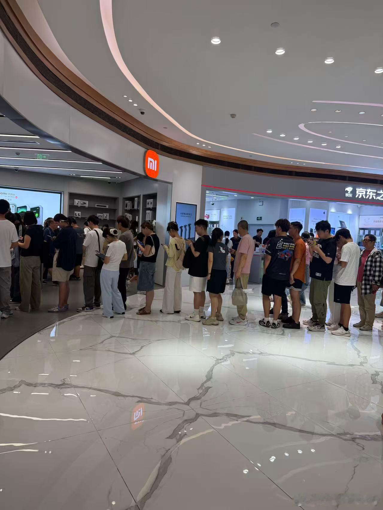 竹知了是什么梗小米门店大排长队，这是人民群众被竹知了唤醒了吗？ 