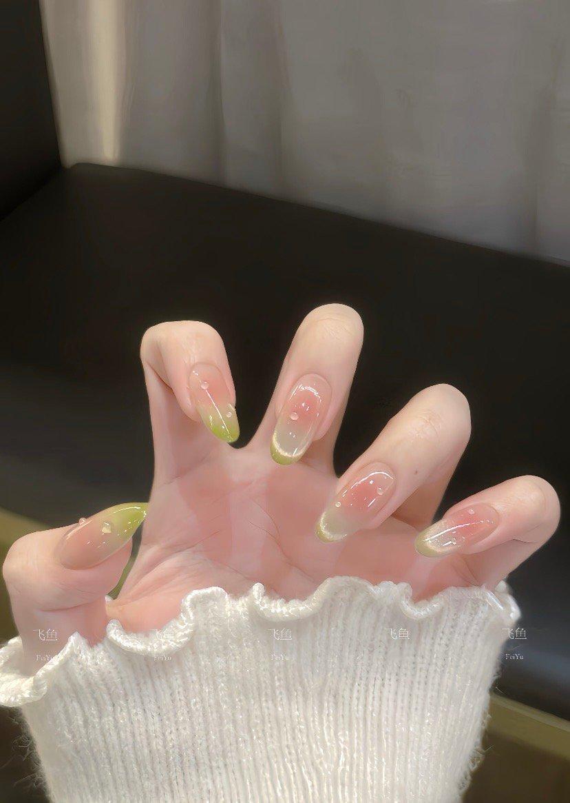新美甲look🫧清冷感少女敲显白夏日美甲 ​​​