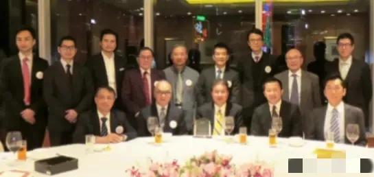 在香港，很多富有的绅士选择单身，并非因为他们娶不起妻子，亦非因为他们不需要女性陪