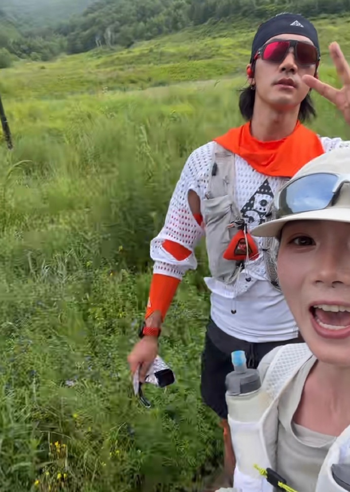 全世界都在偶遇此沙感觉去山里就能偶遇此沙 全网都在解锁的山野偶遇，真的太有氛围感